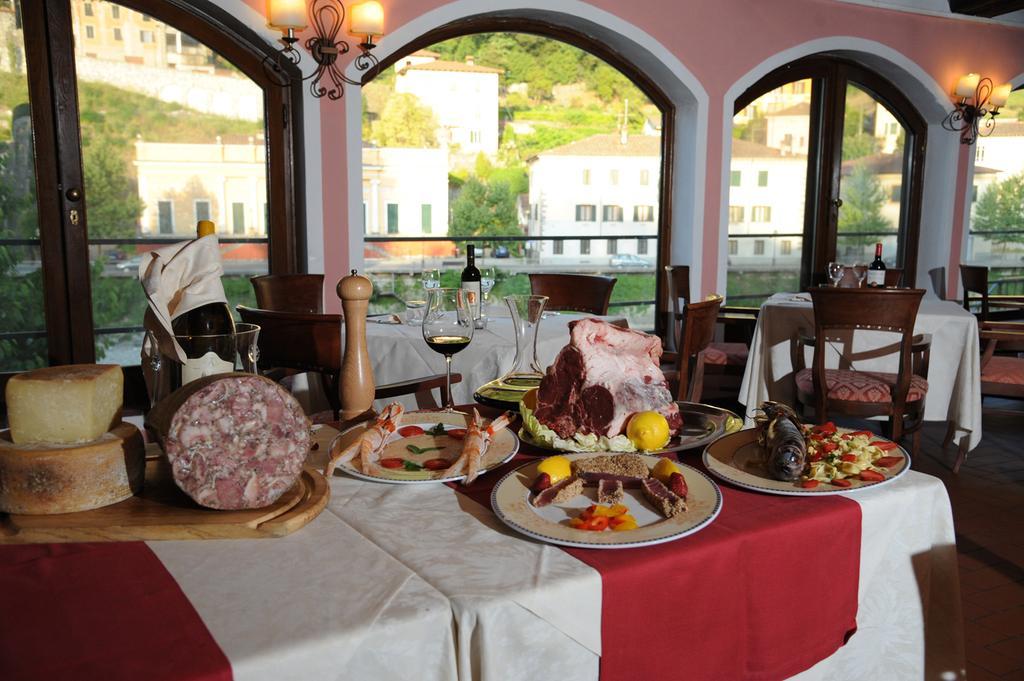 Hotel Ristorante Corona Lucca Ngoại thất bức ảnh