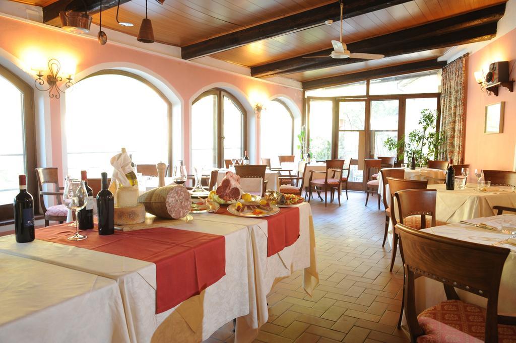 Hotel Ristorante Corona Lucca Ngoại thất bức ảnh